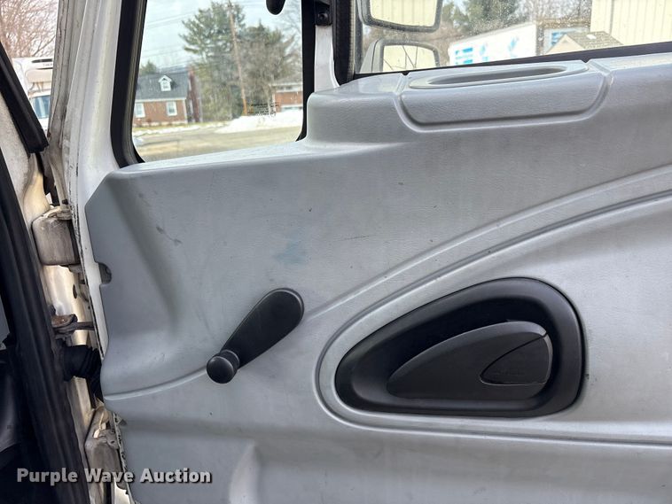 image for item FK1081 2004 International 4300  refrigerated truck