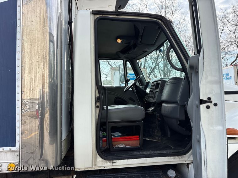 image for item FK1081 2004 International 4300  refrigerated truck