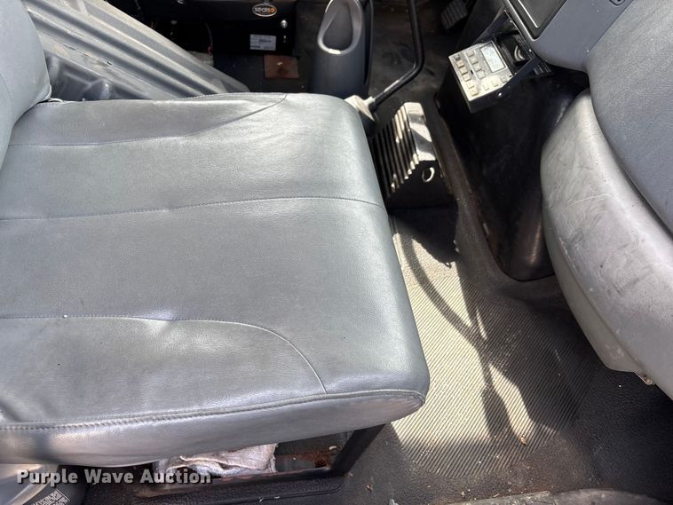 image for item FK1081 2004 International 4300  refrigerated truck