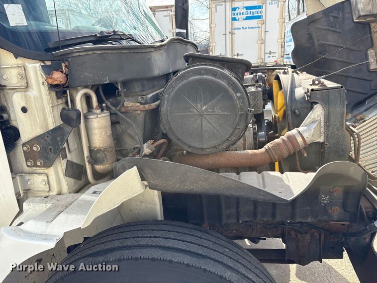 image for item FK1081 2004 International 4300  refrigerated truck