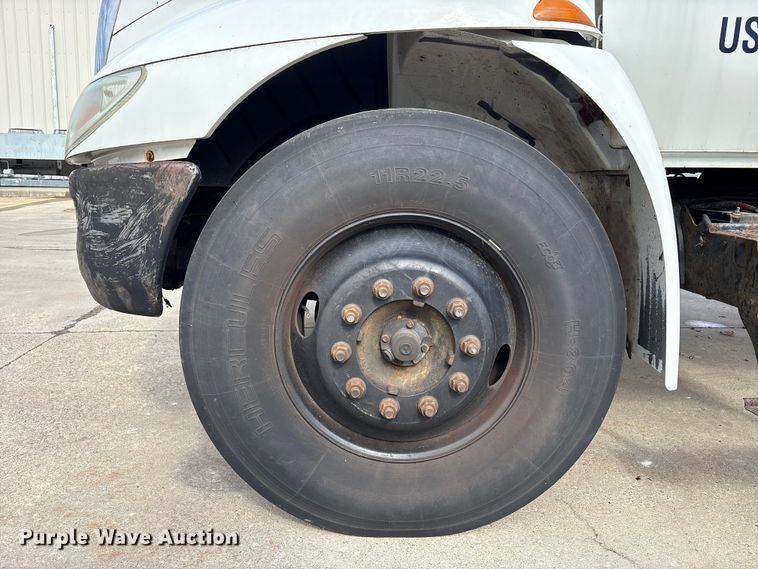 image for item FK1081 2004 International 4300  refrigerated truck