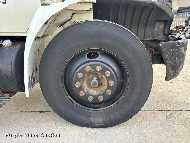 image for item FK1081 2004 International 4300  refrigerated truck