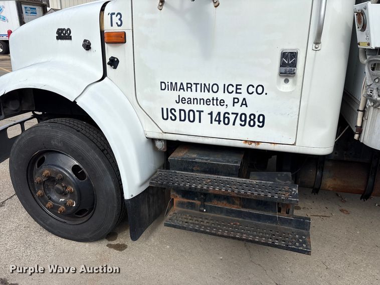 image for item FK1082 2001 International 4700 refrigerated truck