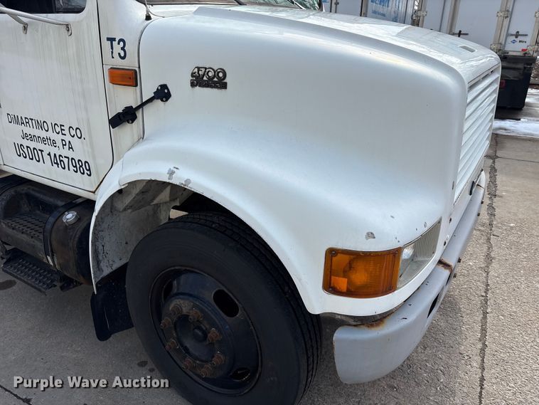 image for item FK1082 2001 International 4700 refrigerated truck