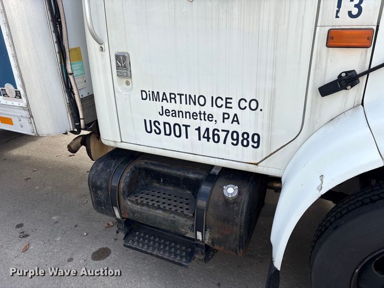 image for item FK1082 2001 International 4700 refrigerated truck