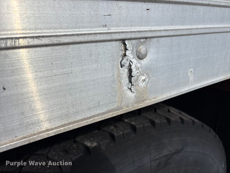 image for item FK1082 2001 International 4700 refrigerated truck