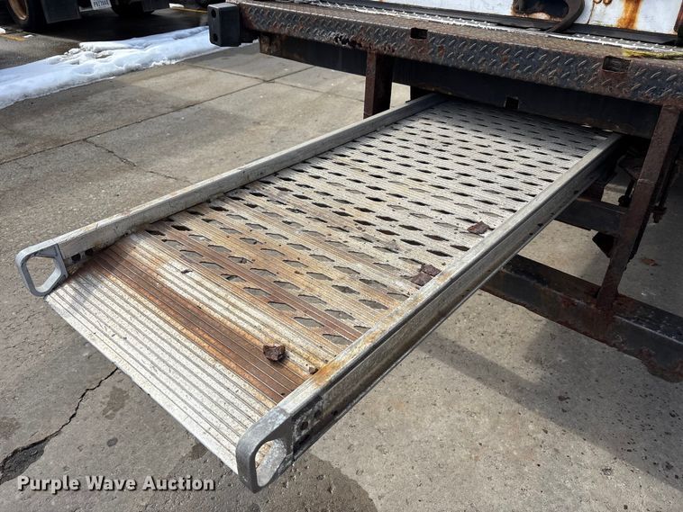 image for item FK1082 2001 International 4700 refrigerated truck