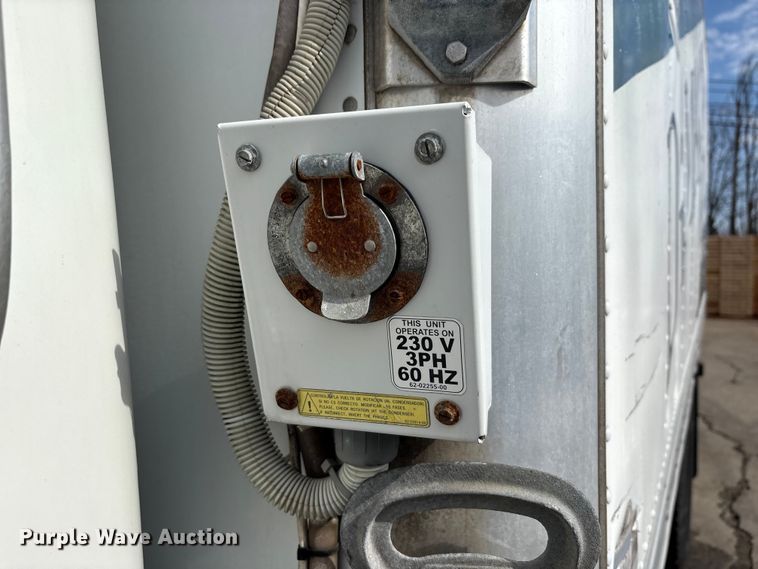 image for item FK1082 2001 International 4700 refrigerated truck