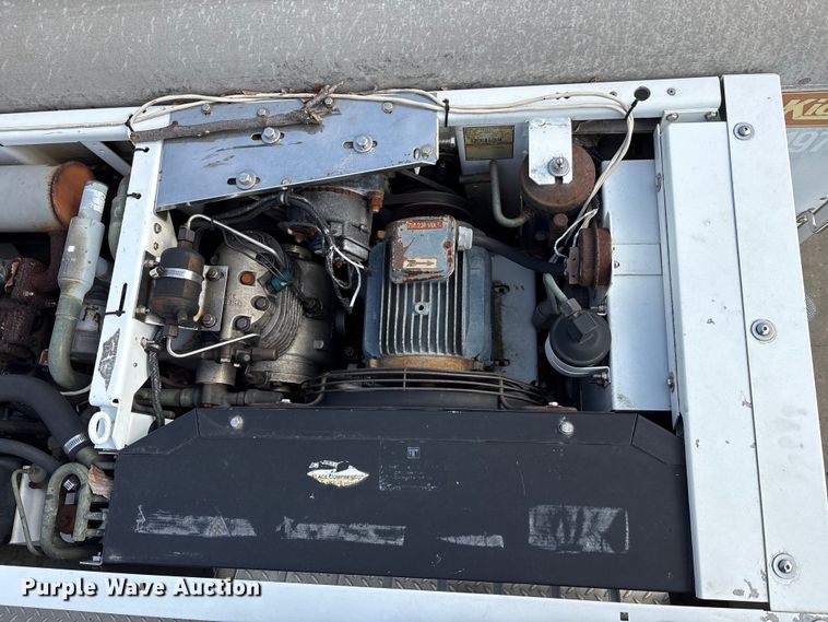 image for item FK1082 2001 International 4700 refrigerated truck