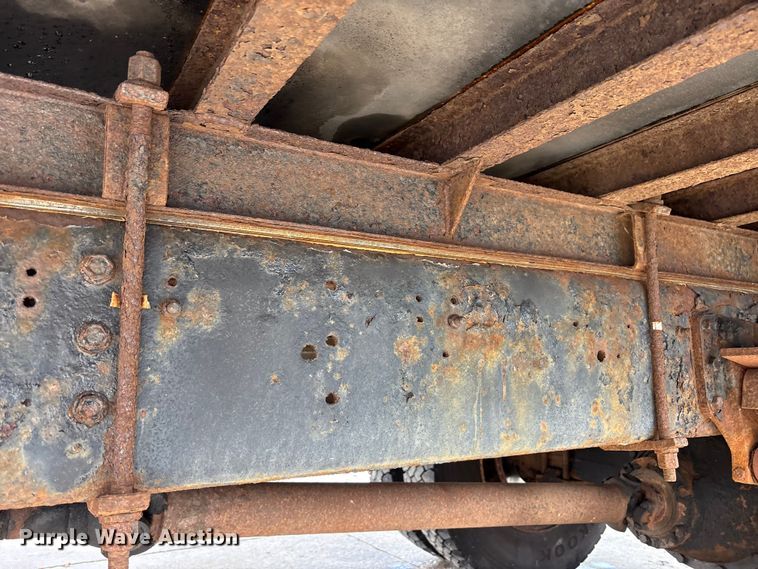 image for item FK1082 2001 International 4700 refrigerated truck