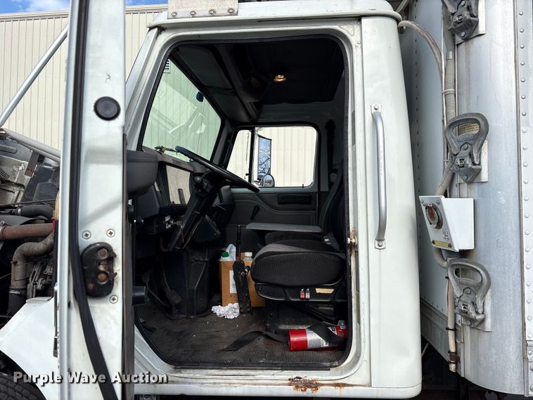 image for item FK1082 2001 International 4700 refrigerated truck