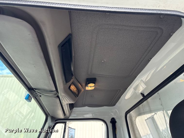 image for item FK1082 2001 International 4700 refrigerated truck