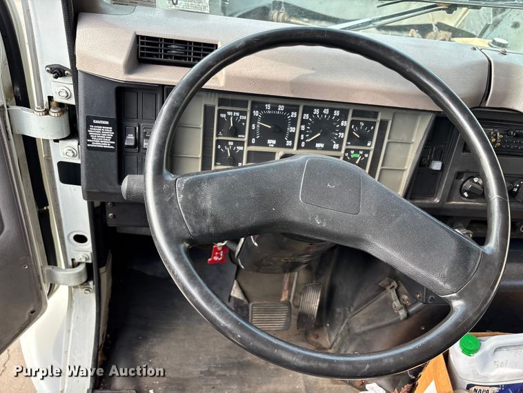 image for item FK1082 2001 International 4700 refrigerated truck