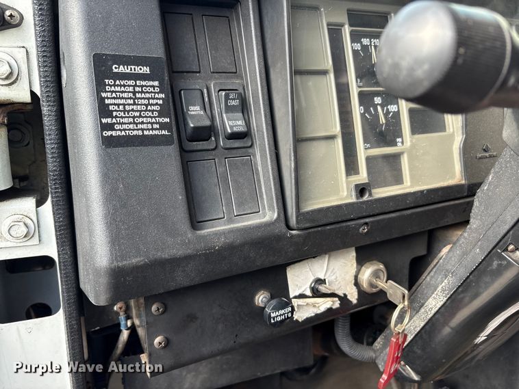 image for item FK1082 2001 International 4700 refrigerated truck