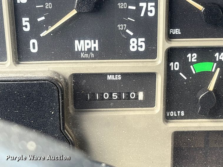 image for item FK1082 2001 International 4700 refrigerated truck