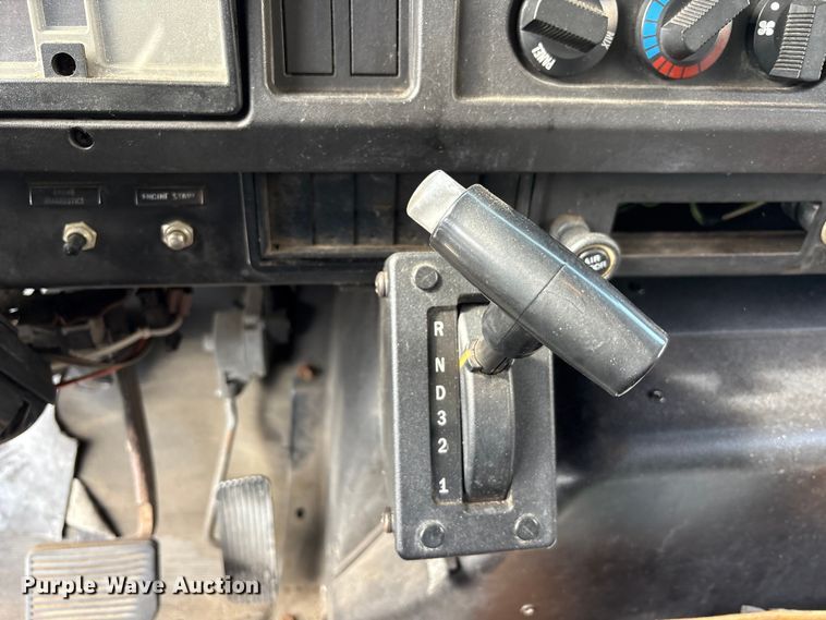 image for item FK1082 2001 International 4700 refrigerated truck