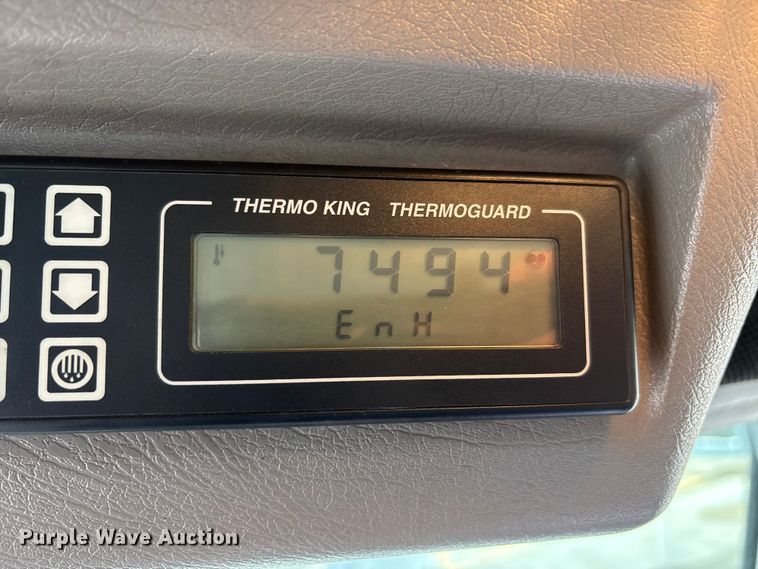 image for item FK1082 2001 International 4700 refrigerated truck