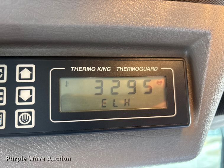 image for item FK1082 2001 International 4700 refrigerated truck