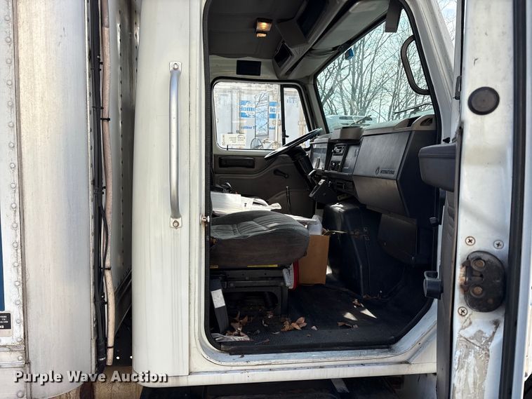 image for item FK1082 2001 International 4700 refrigerated truck