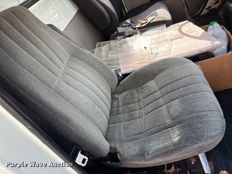 image for item FK1082 2001 International 4700 refrigerated truck