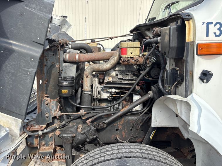 image for item FK1082 2001 International 4700 refrigerated truck