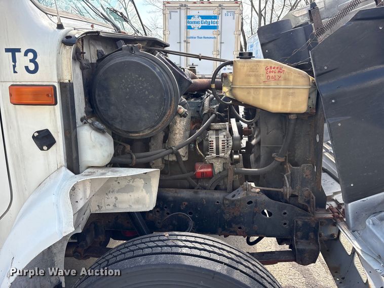 image for item FK1082 2001 International 4700 refrigerated truck