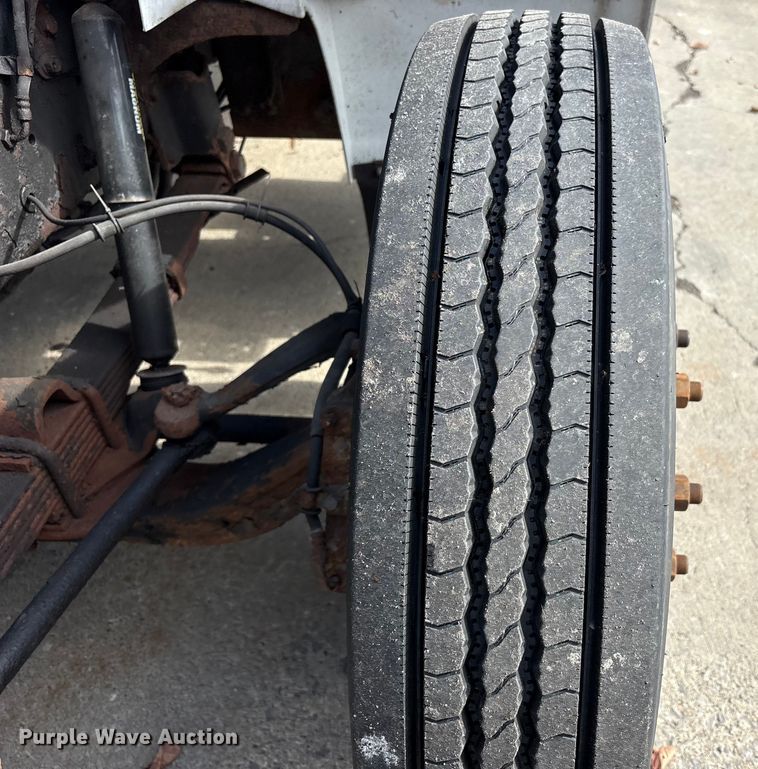 image for item FK1082 2001 International 4700 refrigerated truck