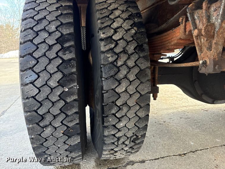 image for item FK1082 2001 International 4700 refrigerated truck