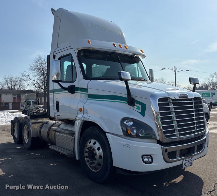 image for item FK1181 2012 Freightliner Cascadia semi truck