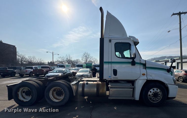 image for item FK1181 2012 Freightliner Cascadia semi truck