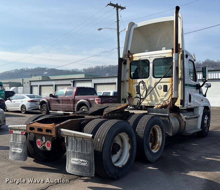 image for item FK1181 2012 Freightliner Cascadia semi truck