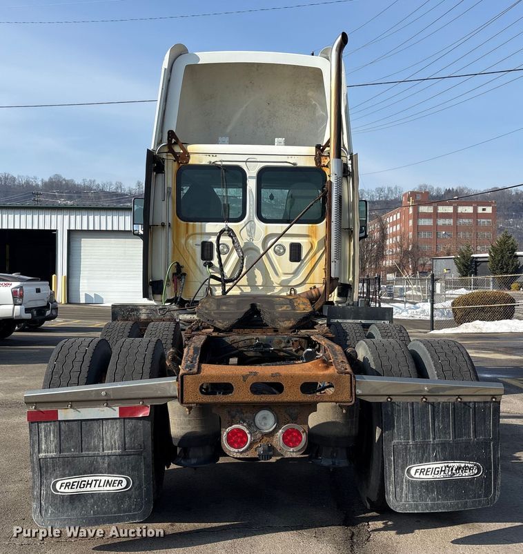 image for item FK1181 2012 Freightliner Cascadia semi truck