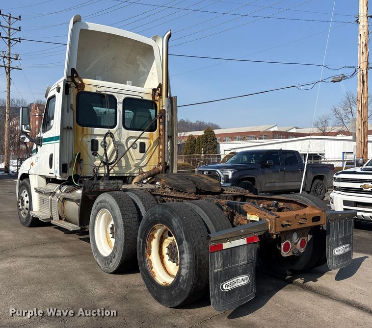 image for item FK1181 2012 Freightliner Cascadia semi truck