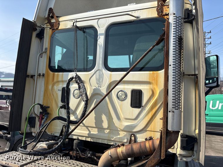 image for item FK1181 2012 Freightliner Cascadia semi truck