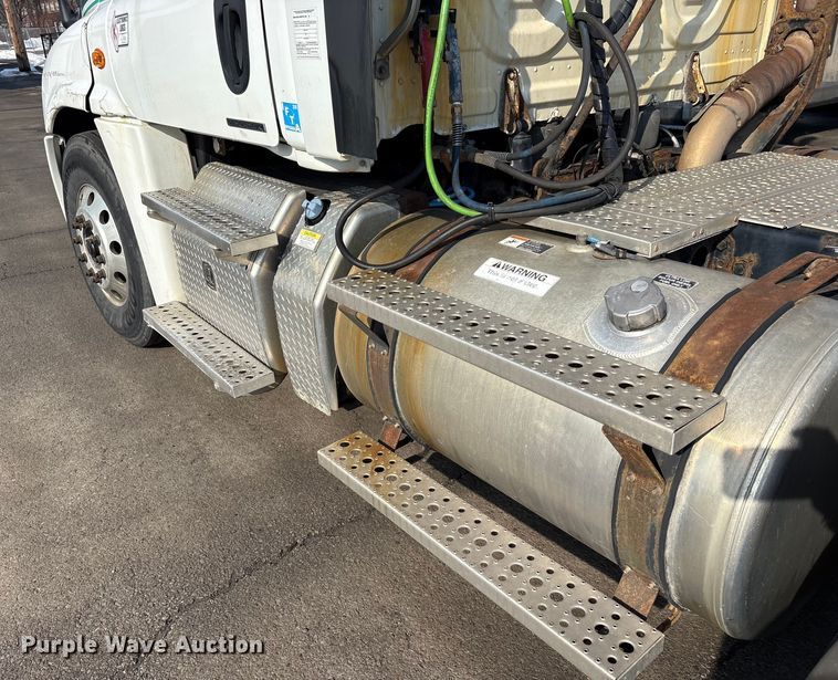 image for item FK1181 2012 Freightliner Cascadia semi truck