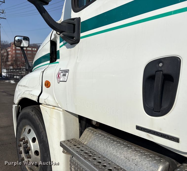 image for item FK1181 2012 Freightliner Cascadia semi truck