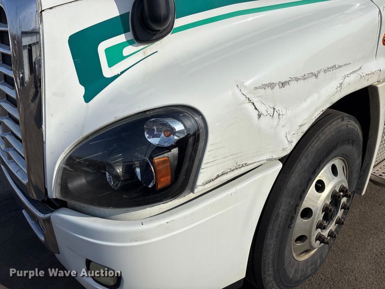 image for item FK1181 2012 Freightliner Cascadia semi truck