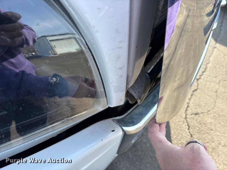 image for item FK1181 2012 Freightliner Cascadia semi truck