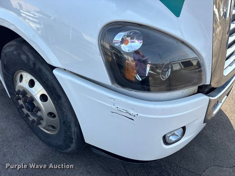 image for item FK1181 2012 Freightliner Cascadia semi truck