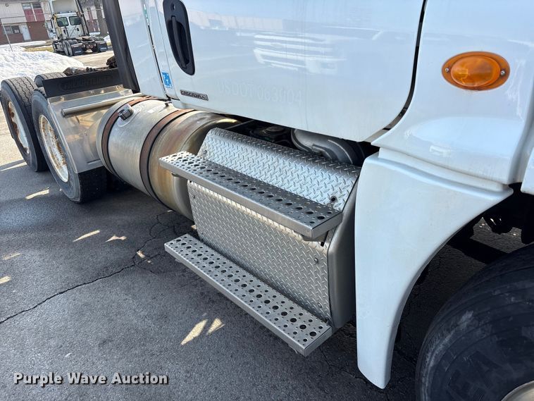 image for item FK1181 2012 Freightliner Cascadia semi truck