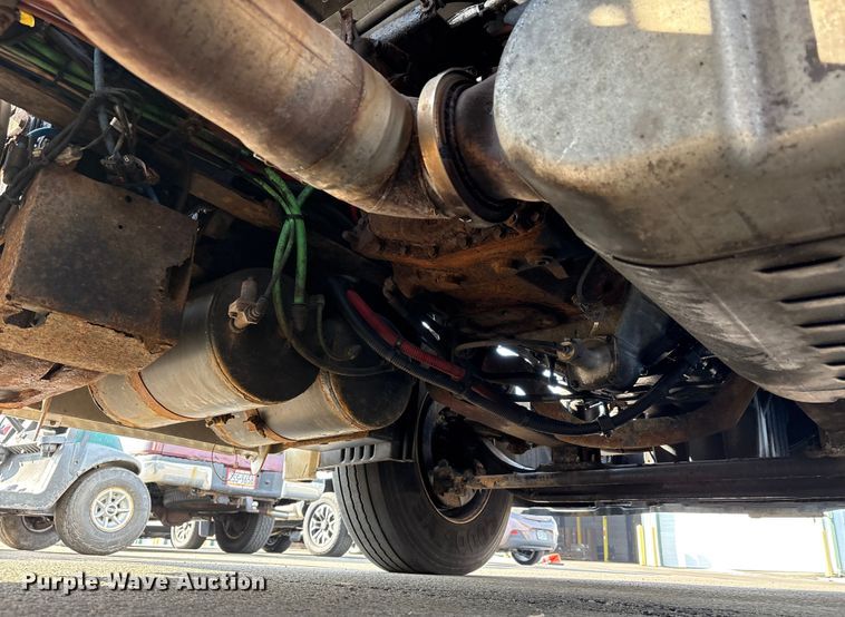 image for item FK1181 2012 Freightliner Cascadia semi truck