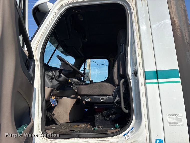 image for item FK1181 2012 Freightliner Cascadia semi truck