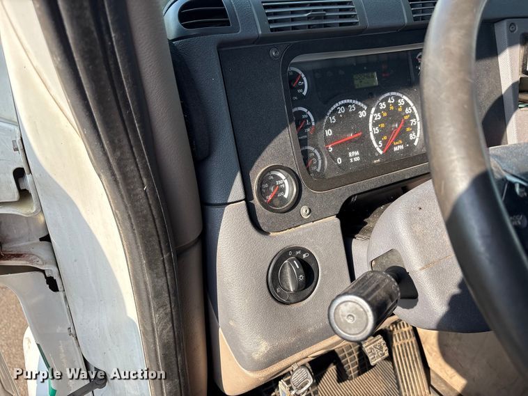 image for item FK1181 2012 Freightliner Cascadia semi truck