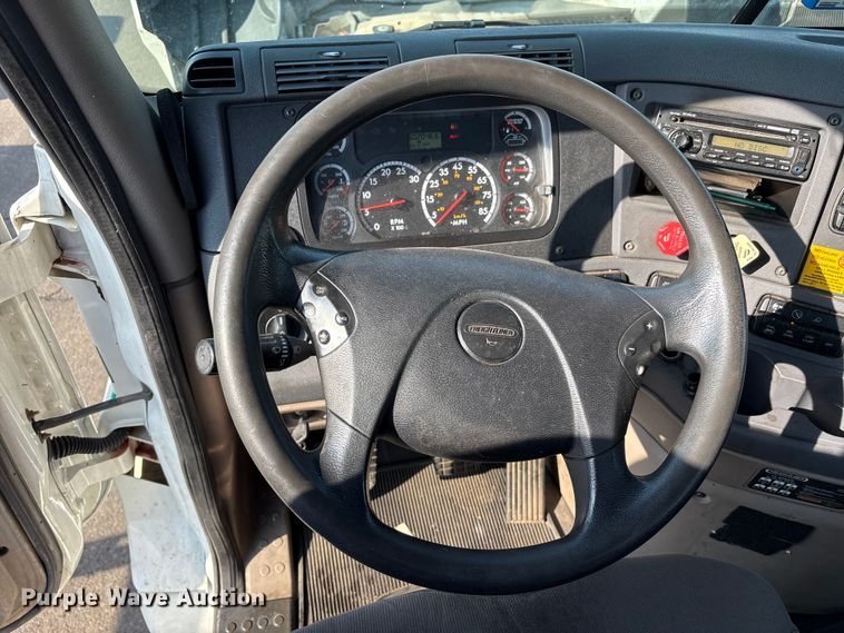 image for item FK1181 2012 Freightliner Cascadia semi truck