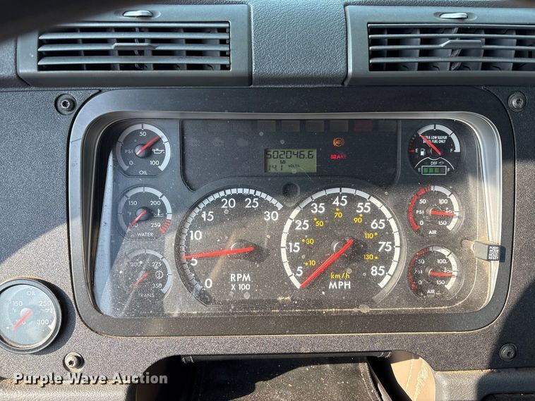 image for item FK1181 2012 Freightliner Cascadia semi truck