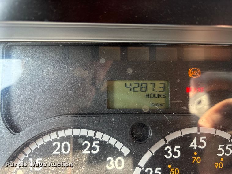 image for item FK1181 2012 Freightliner Cascadia semi truck