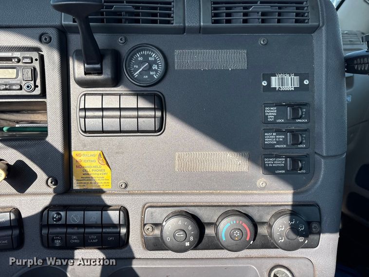 image for item FK1181 2012 Freightliner Cascadia semi truck