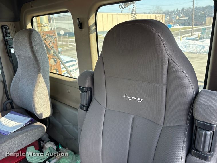 image for item FK1181 2012 Freightliner Cascadia semi truck