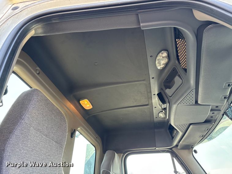 image for item FK1181 2012 Freightliner Cascadia semi truck