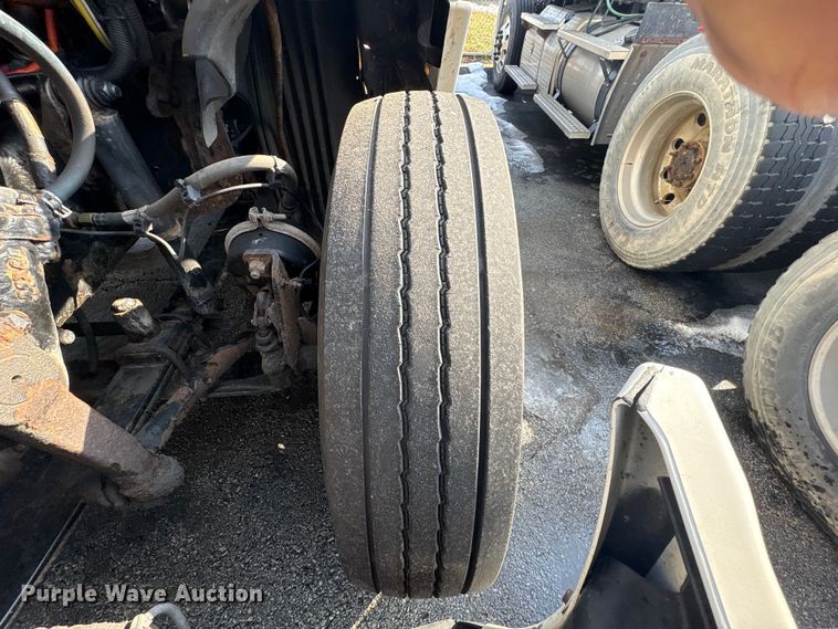 image for item FK1181 2012 Freightliner Cascadia semi truck